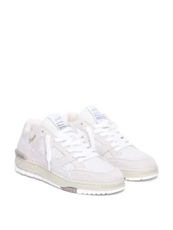Area bianca e beige lo sneaker