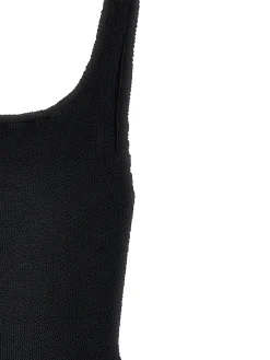 costume intero con scollo quadrato