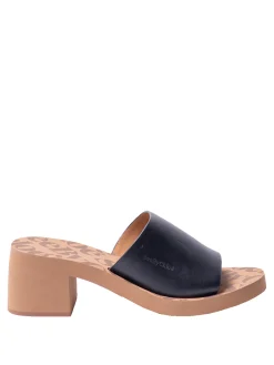 Essie mule