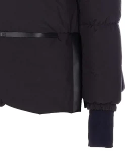 Giacca corta nera con chiusura a zip