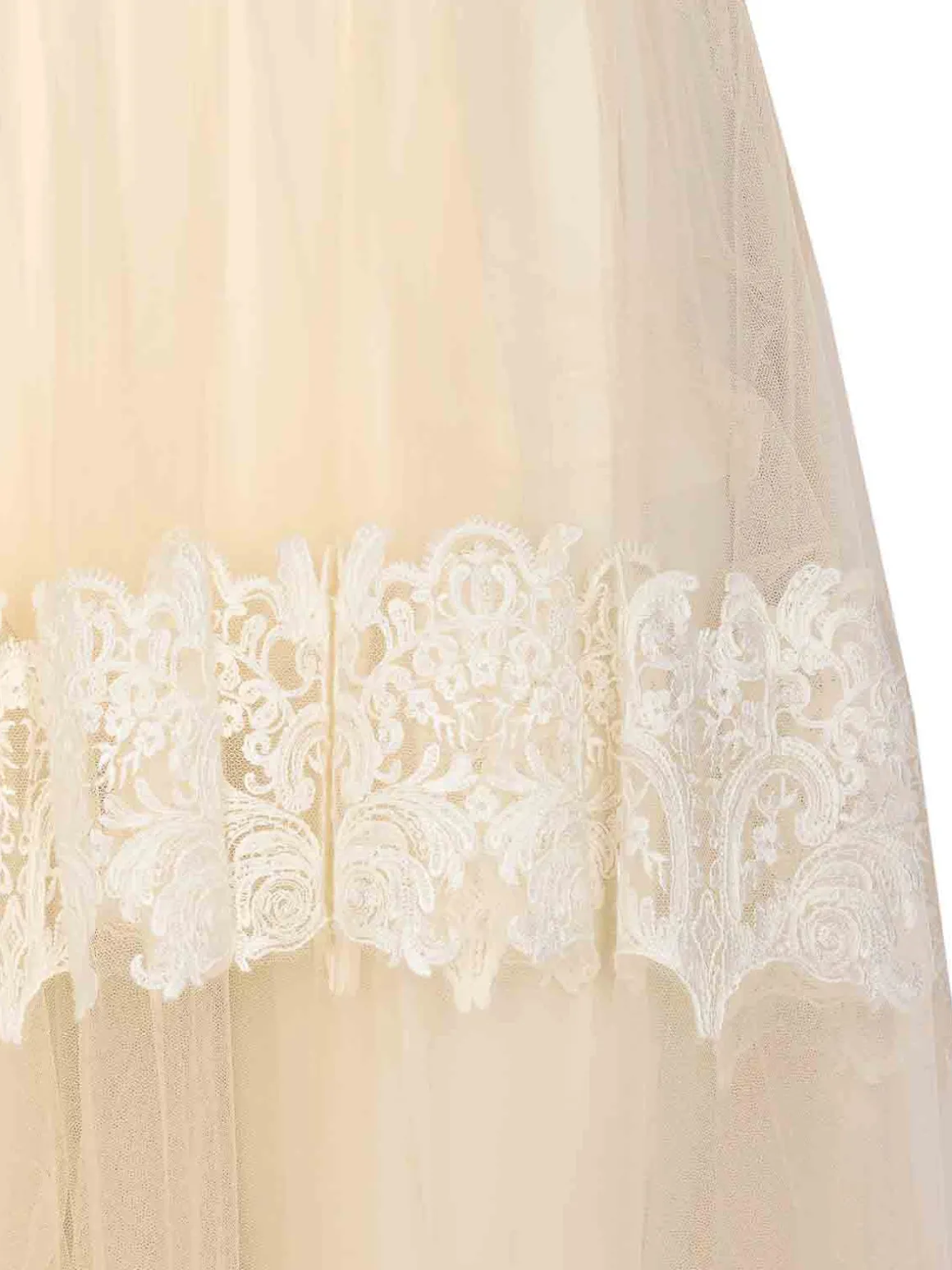 Gonna di tulle con decorazioni in pizzo