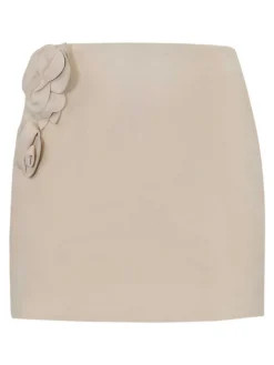 Gonna in pelle con applicazioni floreali