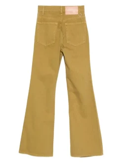 Il jeans di Lou abbottoni