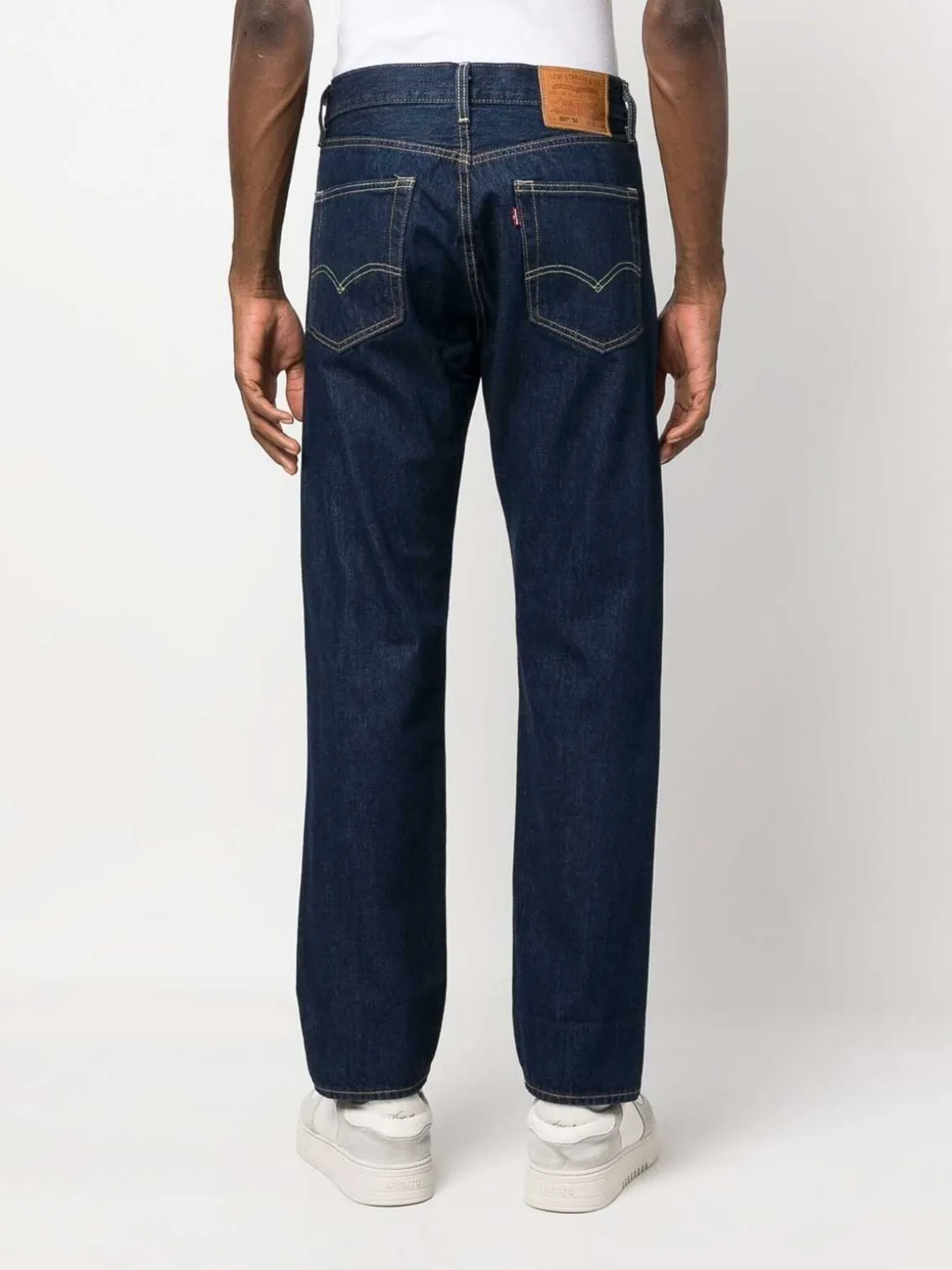 Jeans a gamba a gamba a ginnastica scura