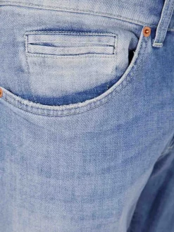 Jeans in denim