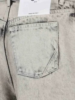 Jeans in denim