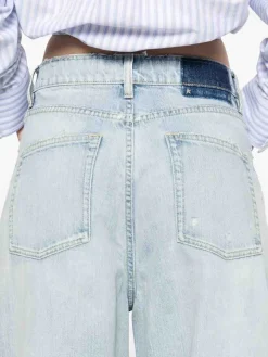 Jeans in denim