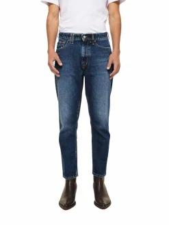 Jeans in denim