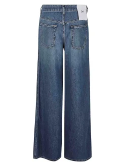 Jeans in denim