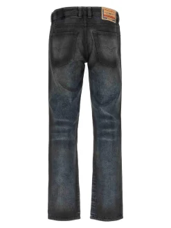 Jeans in denim