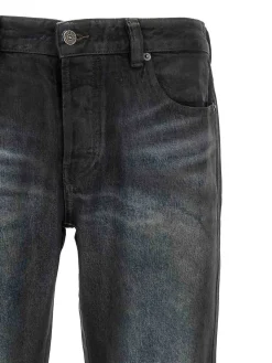 Jeans in denim