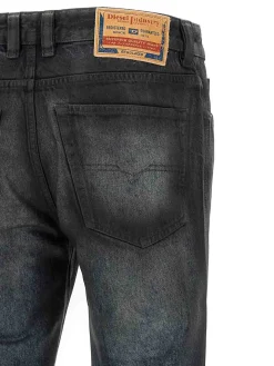 Jeans in denim