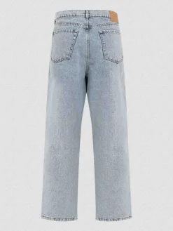 Jeans in denim