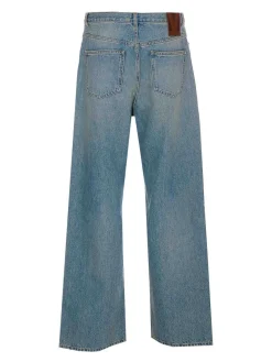Jeans in denim