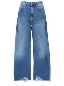 Jeans in denim blu con orlo sfilacciato