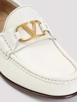 L logo firma mocassino