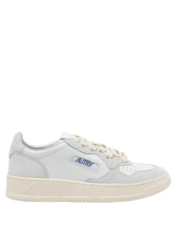 Medaglia bianca e grigia bassa sneaker