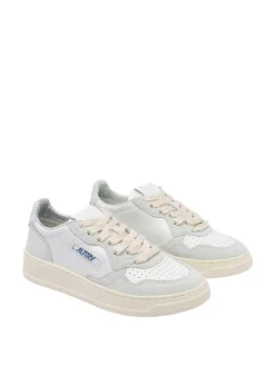 Medaglia bianca e grigia bassa sneaker