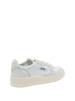 Medaglia bianca e grigia bassa sneaker