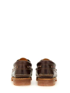 Moccasina in barca in pelle