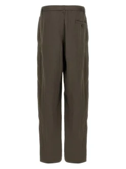 Pantaloni allacciati
