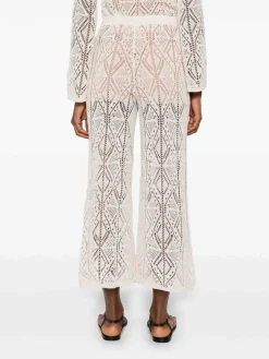 Pantaloni perforati
