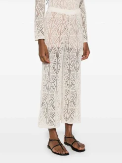 Pantaloni perforati