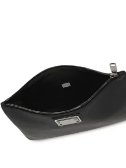 Pochette in pelle con placca logo