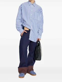Presentare jeans contorti contorti