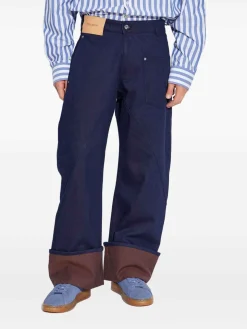 Presentare jeans contorti contorti