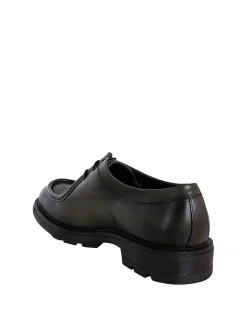 Scarpa stringata