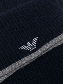Sciarpa e berretto con logo ricamato