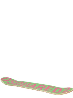 Skateboard con logo