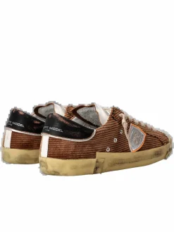Sneaker