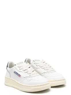 Sneaker a contrasto del tallone