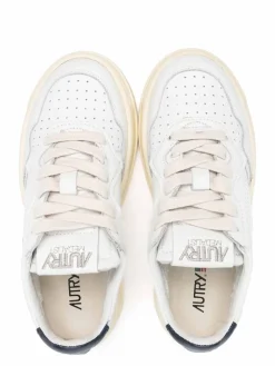Sneaker a contrasto del tallone