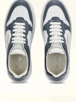 Sneaker allacciata