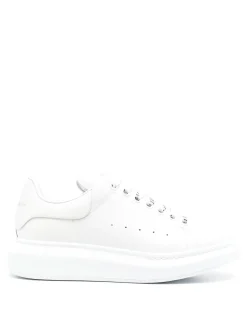 Sneaker di grandi dimensioni in bianco