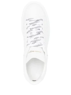 Sneaker di grandi dimensioni in bianco