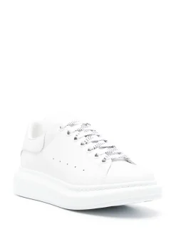 Sneaker di grandi dimensioni in bianco
