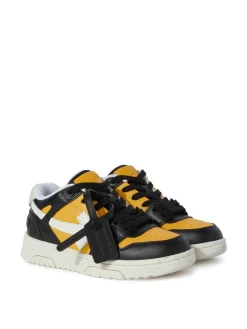 Sneaker fuori ufficio