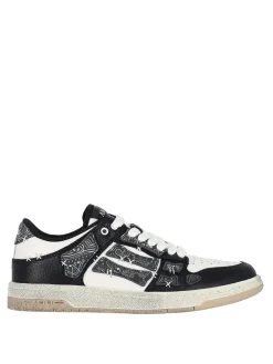 Sneaker in basso