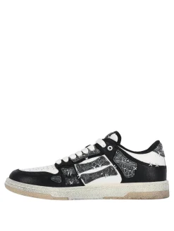Sneaker in basso