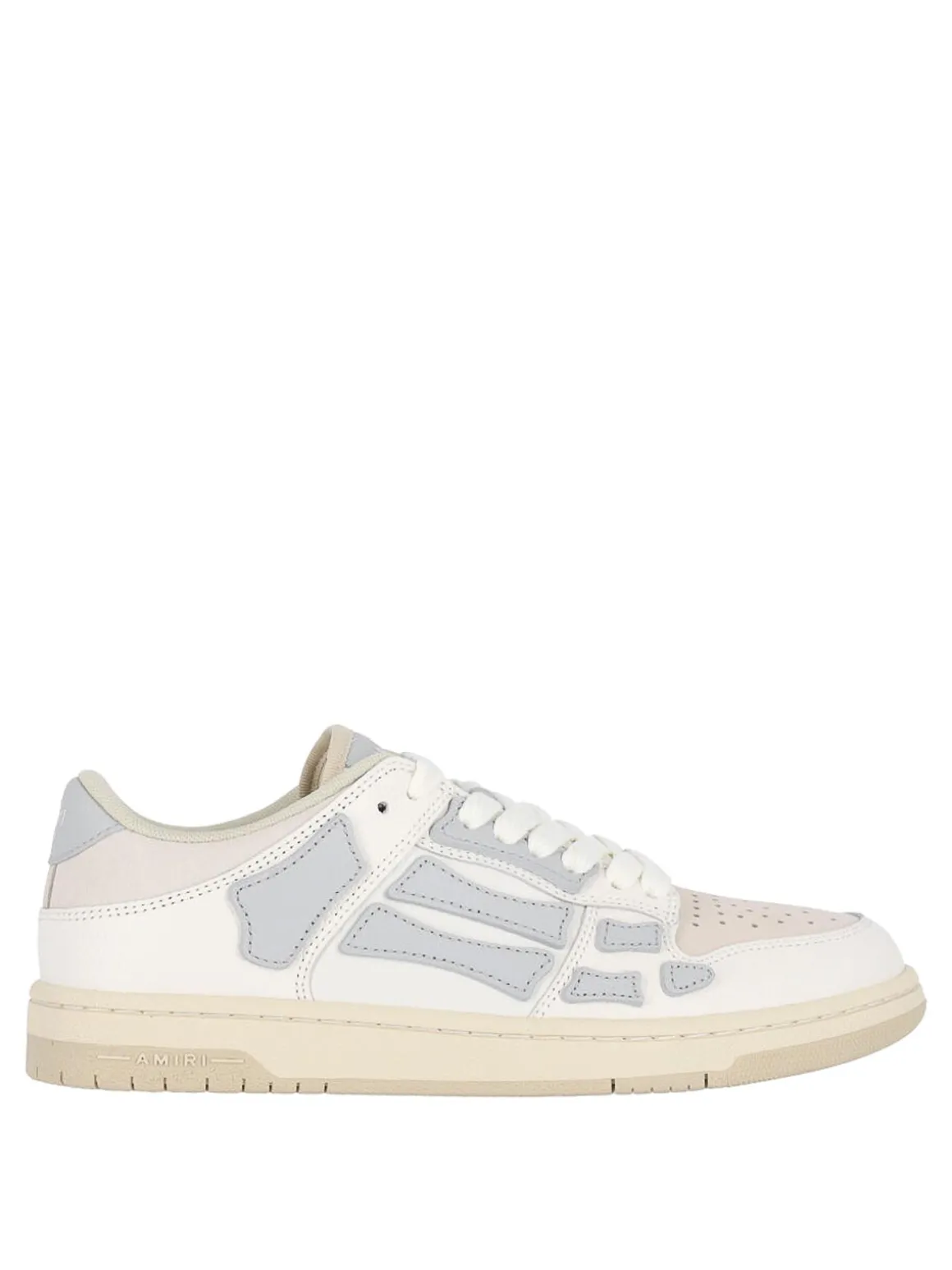 Sneaker in basso