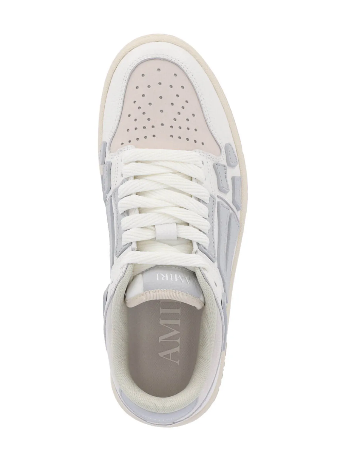 Sneaker in basso
