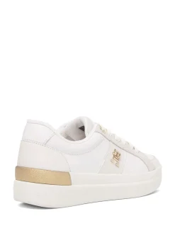 Sneaker in campo di moda