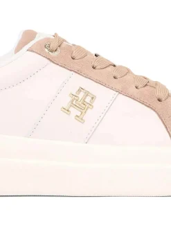 Sneaker in campo di moda