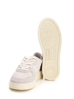 Sneaker in pelle scamosciata medaglia