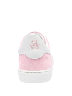 Sneaker runaround