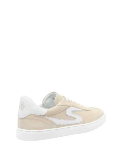 Sneaker runaround